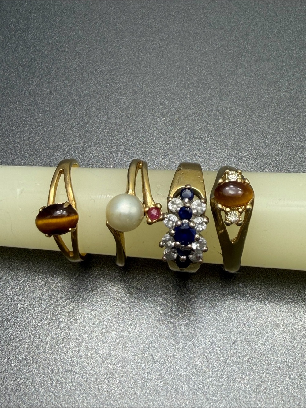 Four Vintage HGE Semi precious rings - Picture 2 of 3